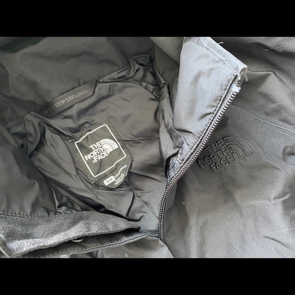 Women’s Northface jacket - Picture 3 of 5